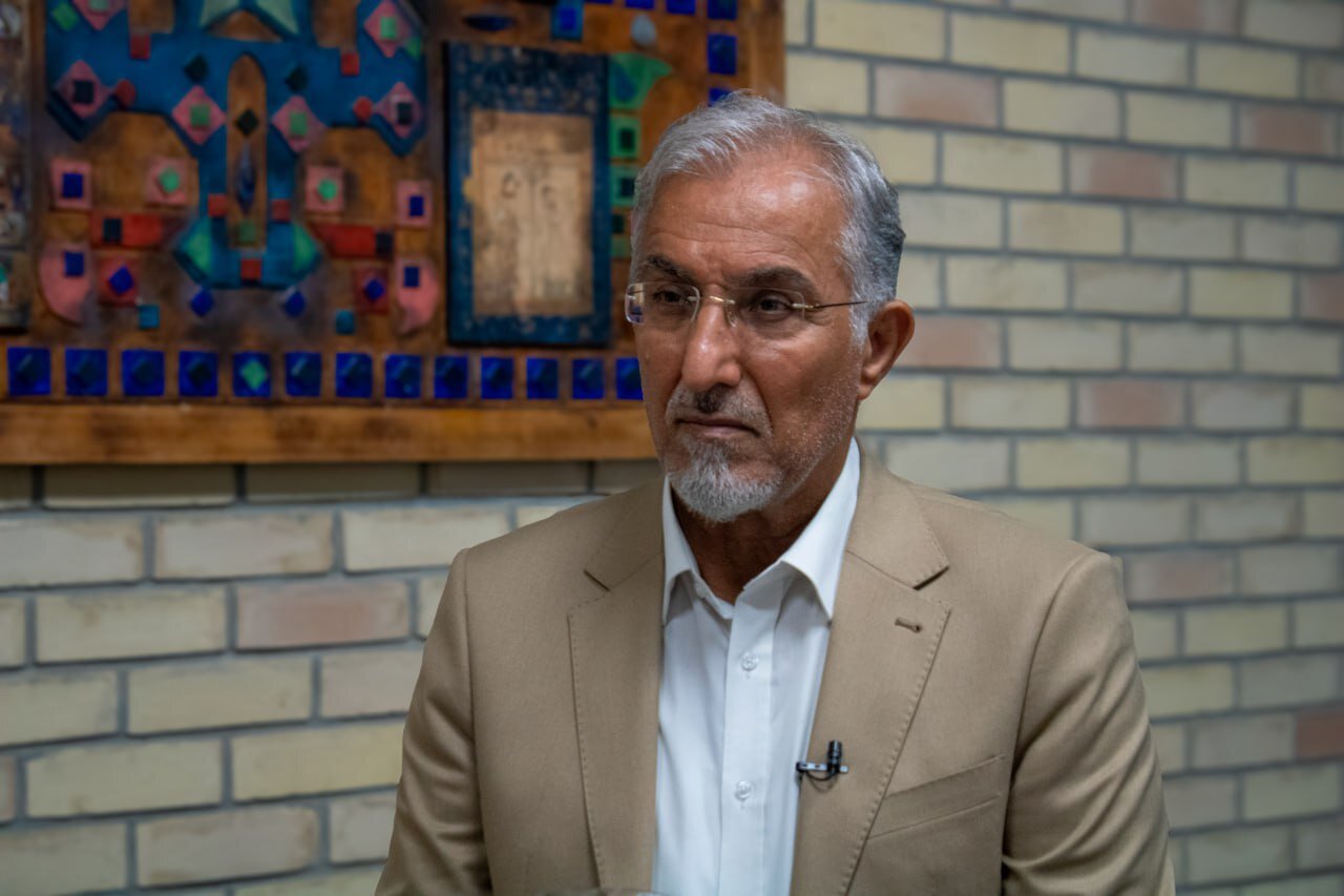 راغفر:کاهش قیمت ارز در حین مذاکره ربطی به خود مذاکره ندارد؛آنهایی که گران کرده اند نرخ را پایین می آورند/مسئول گران شدن ارز، سران سه قوه اند نه دولت